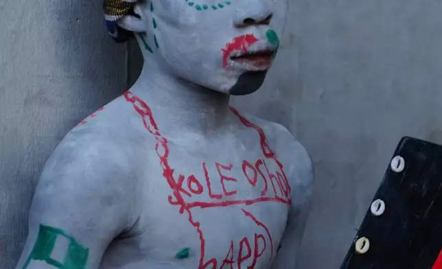 檔案圖片：2026年4月6日，尼日利亞拉各斯（Lagos），一名男孩參與方蒂嘉年華（Fanti Carnival），慶祝「阿古達」（Aguda）的非裔巴西傳統，他們是19世紀從巴西返回的昔日奴隸。(美聯社圖片/Sunday Alamba, File) AP圖片