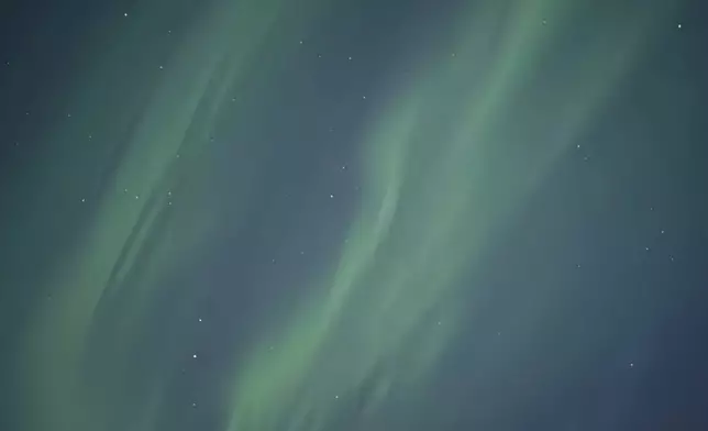 檔案圖片：2026年4月2日，阿拉斯加安克拉治（Anchorage），極光照亮楚加奇山脈（Chugach Mountains）上空。(美聯社圖片/Mark Thiessen, File) AP圖片