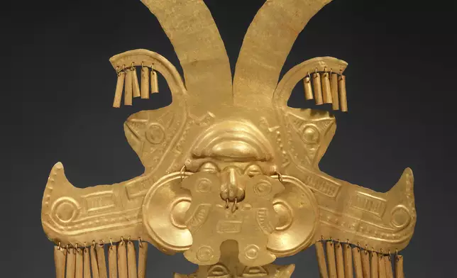 源自南美洲哥倫比亞的頭飾，圖片來源：香港故宮文化博物館