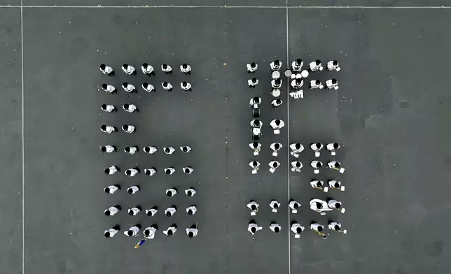 入境事務處處長主持學員結業會操。 政府新聞處圖片