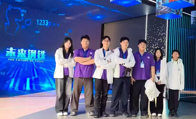 參訪團團員參觀企業南京鋼鐵。 政府新聞處圖片