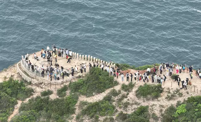 無人機在破邊洲觀景台上空監察及廣播。 政府新聞處圖片