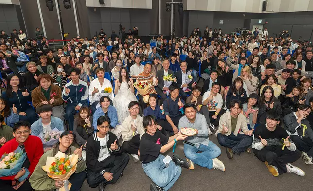 周耀輝都大歌詞班於結業作品分享會上的大合照，圖片來源：香港都會大學