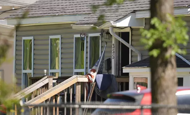 警員封鎖路易斯安那州什里夫波特（Shreveport）一間房屋，該處是與2026年4月19日周日大規模槍擊案相關的地點之一。(美聯社圖片/Gerald Herbert) AP圖片