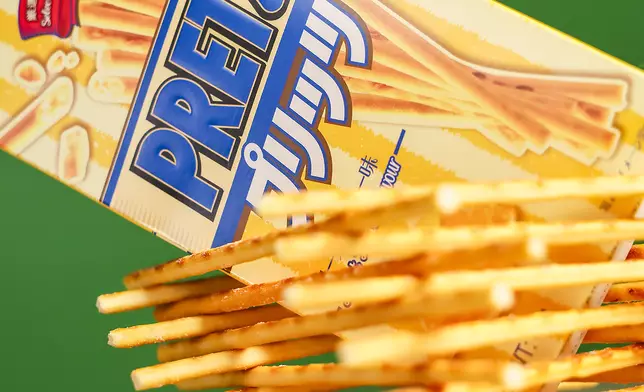 固力果百力滋香烤牛油味餅乾條