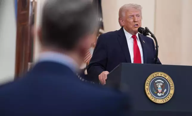 總統特朗普於2026年4月1日周三在華盛頓白宮交叉大廳，就伊朗戰事發表講話。（美聯社圖片/Alex Brandon, Pool） AP圖片