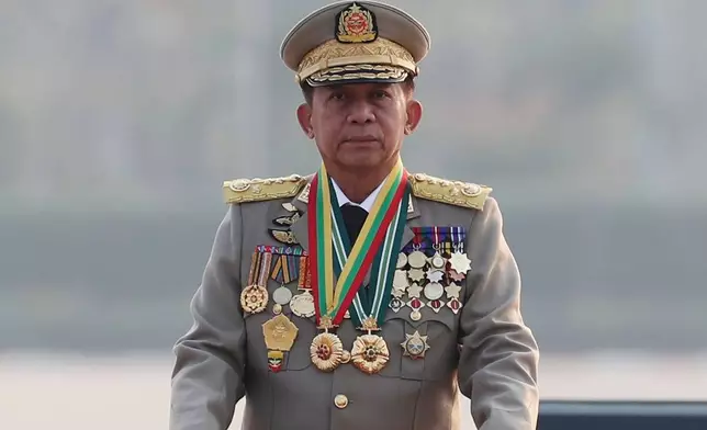 檔案圖片：2023年3月27日，緬甸內比都，緬甸軍事委員會主席、高級將領敏昂萊檢閱官兵，紀念緬甸第78屆建軍節。（美聯社圖片/Aung Shine Oo，檔案） AP圖片