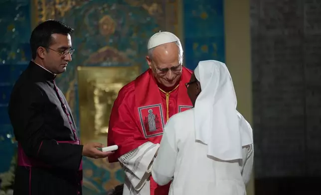 2026年4月13日周一，教宗利奧十四世在阿爾及爾（Algiers）非洲聖母大殿（Basilica of Our Lady of Africa）會見阿爾及利亞社區，這是他為期11天非洲牧靈之旅的首日。(美聯社圖片/Andrew Medichini) AP圖片