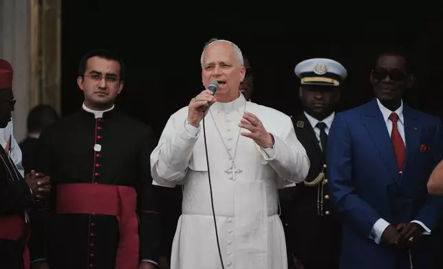 2026年4月22日周三，教宗利奧十四世抵達赤道畿內亞蒙戈莫的聖母無原罪大殿後發表講話，這是他為期11天的非洲牧靈訪問的第十天。(美聯社圖片/Andrew Medichini) AP圖片