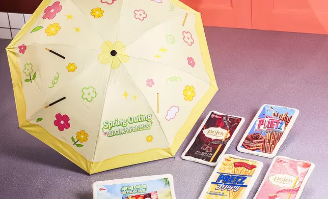 固力果造型擦手巾、輕便防曬雨傘及大派2,000盒pejoy夾心餅乾條