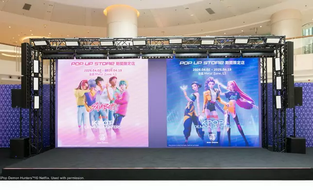 更設巨型LED螢幕，配以輪流播放動畫中的經典歌曲