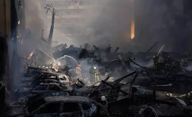 2026年4月8日周三，黎巴嫩貝魯特，多輪以色列空襲後濃煙升起。(美聯社圖片/哈桑·阿馬爾 Hassan Ammar) AP圖片