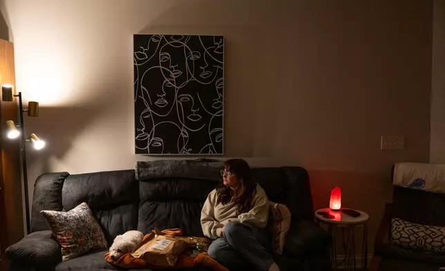 姬蒂（Kate）於2025年12月10日星期三在肯塔基州的公寓裡拍攝肖像照。(美聯社圖片/Michael Swensen) AP圖片