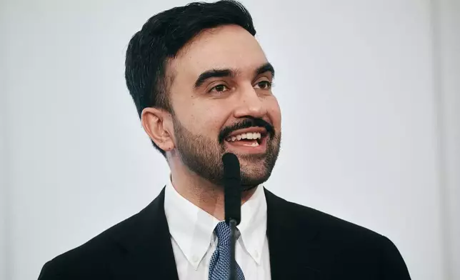 檔案照片：2026年3月11日周三，紐約市市長曼達尼（Zohran Mamdani）在紐約福坦莫大學（Fordham University）舉行的「租金詐騙聽證會」上發言。(美聯社圖片/Andres Kudacki) AP圖片