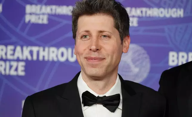 阿特曼（Sam Altman）於2026年4月18日（周六）抵達加州聖莫尼卡巴克機庫舉行的第12屆突破獎頒獎典禮。(美聯社圖片/Jordan Strauss/Invision) AP圖片