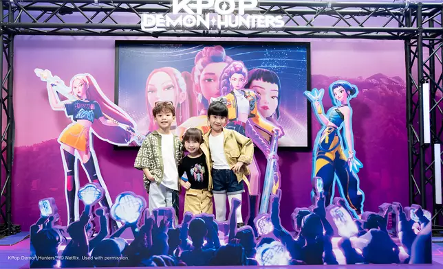 變身成為獵魔偶像，體驗成為鎂光燈焦點的感覺。