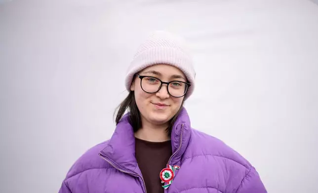 24歲的埃斯特爾·庫利塞克·M（Eszter Kulisek M.）於2026年4月13日周一在匈牙利布達佩斯拍攝肖像。「我希望年輕人開始參與社會；他們在政治上會更積極，他們會承擔我們的日常挑戰。」(美聯社圖片/Petr David Josek) AP圖片