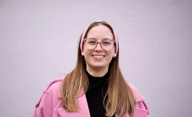 22歲的埃斯特爾·托瓦伊（Eszter Tovai）於2026年4月13日周一在匈牙利布達佩斯拍攝肖像。「我們有責任與人們交談並改變他們的想法。我個人說服了七個人投票支持變革。」(美聯社圖片/Petr David Josek) AP圖片