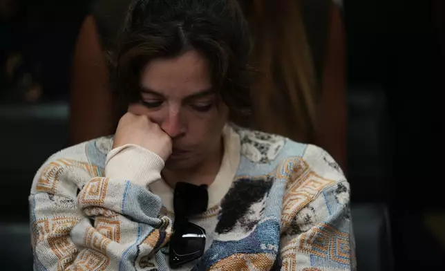 馬勒當拿（Diego Maradona）的女兒達爾瑪（Dalma Maradona）於2026年4月14日周二，在阿根廷聖伊西德羅（San Isidro）出席其父死因案的首次聆訊，該案指控醫療團隊涉嫌過失殺人。（美聯社圖片/Rodrigo Abd） AP圖片