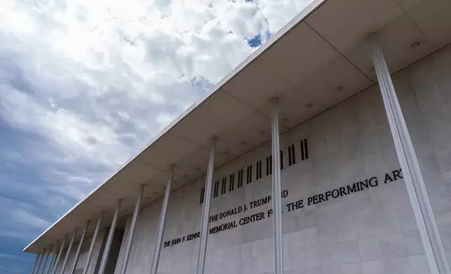 約翰甘迺迪表演藝術中心，攝於2026年4月22日周三華盛頓一場旨在展示建築損壞的傳媒導覽活動後。(美聯社圖片/Julia Demaree Nikhinson) AP圖片