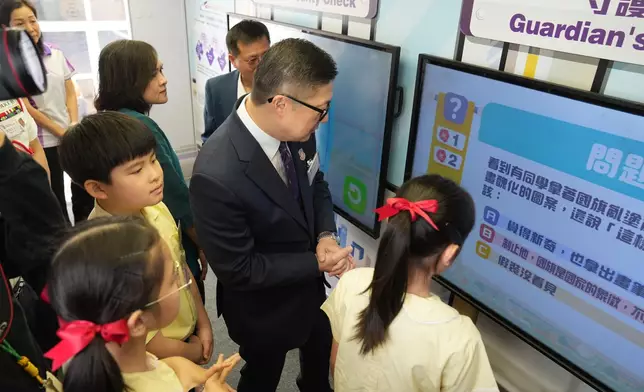 宣傳車內的互動挑戰遊戲設施