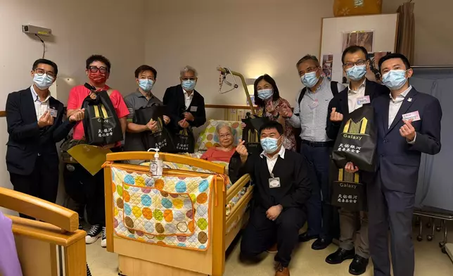 關懷長者傳達心意。