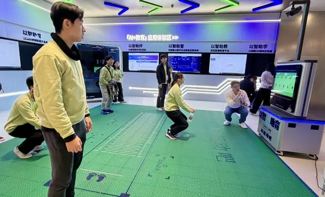 考察中關村互聯網創新教育中心。