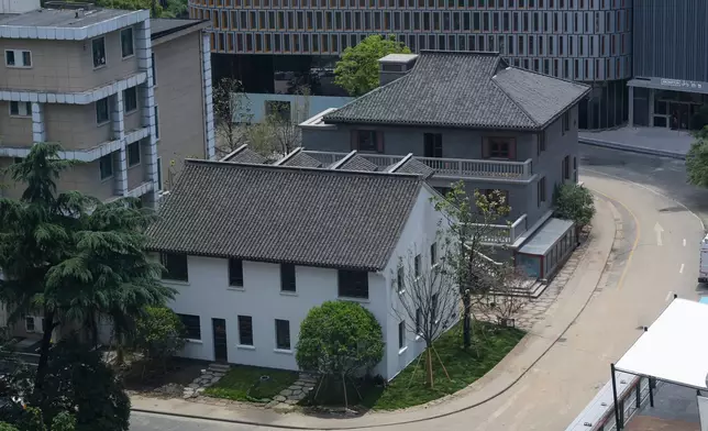 杭州恒隆廣場保留了耶穌堂弄5號及鏡清里1號兩座歷史建築