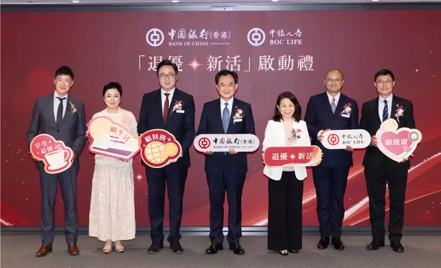 (由左至右) 岑良先生、謝寧女士、中銀香港個人金融產品部總經理周國昌先生、中銀香港副總裁陳文先生、中銀香港個人金融及財富管理部總經理盧慧敏女士、中銀人壽營運總監陳紹樂先生、康訊生物分析有限公司創辦人兼董事徐仲鍈教授