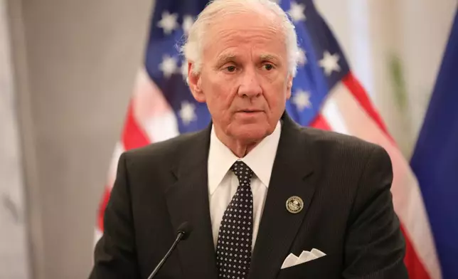共和黨籍南卡羅來納州州長亨利·麥克馬斯特於2026年5月5日周二在南卡羅來納州哥倫比亞向記者發言。(美聯社圖片/Jeffrey Collins) AP圖片