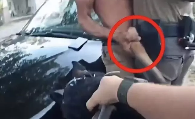 醉漢遭警犬咬腿後反咬回去，警員揮拳迫鬆口惹執法爭議。網上圖片