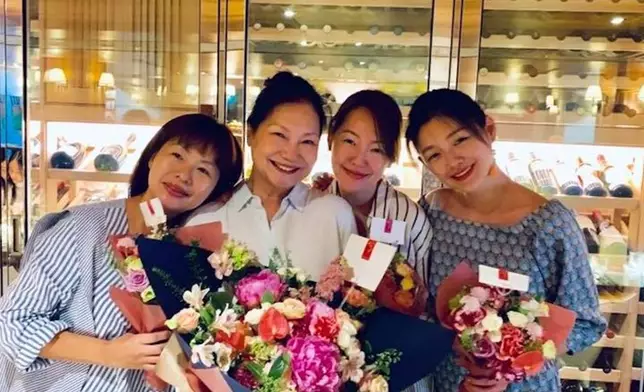 四母女感情都好好。