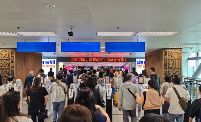 羅湖口岸。巴士的報記者攝
