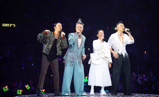 林珊珊相隔逾20年再踏舞台演唱。