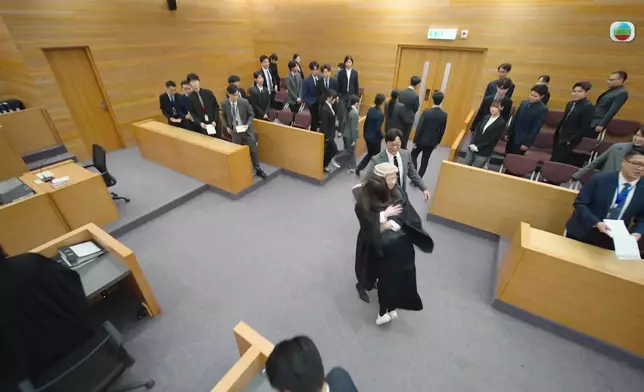 佘詩曼一家三口嘅溫馨互動真係好感人。