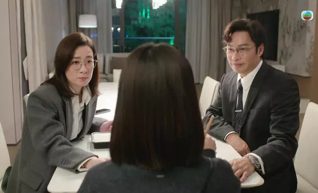佘詩曼一家三口嘅溫馨互動真係好感人。