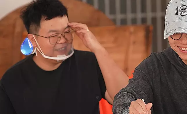 坤哥成日都激到美儀姐生蝦咁跳。