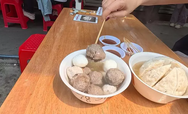 啲珍寶丸真係有夠巨型。