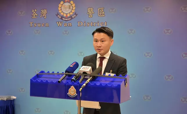 警拘2人，涉爆竊案。