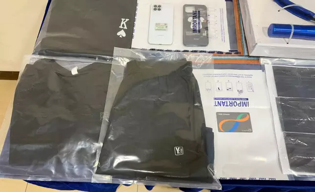 警拘2人，涉爆竊案。