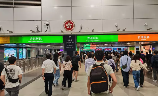 巴士的報記者攝