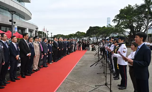 香港各界青少年活動委員會星期一（5月4日）在灣仔金紫荊廣場舉行升旗禮。fb視頻截圖