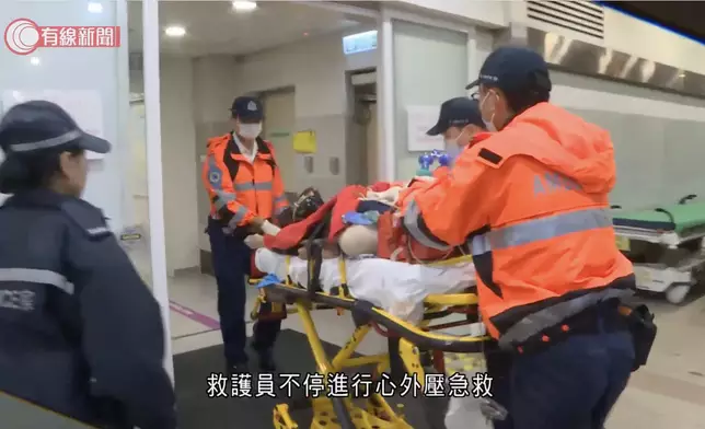 港珠澳大橋私家車疑自炒撞檢查亭。有線新聞截圖