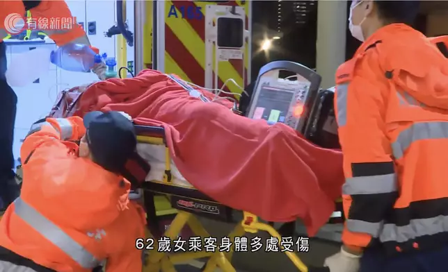 港珠澳大橋私家車疑自炒撞檢查亭。有線新聞截圖