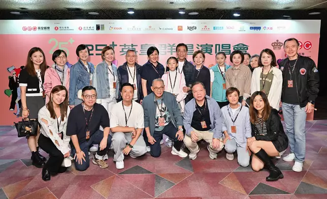 楊受成博士及夫人陸小曼率領楊氏家族一同觀賞英皇群星演唱會