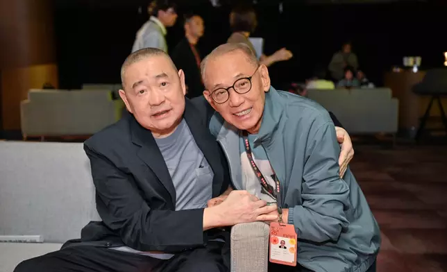 楊受成與劉鑾雄相見甚歡。