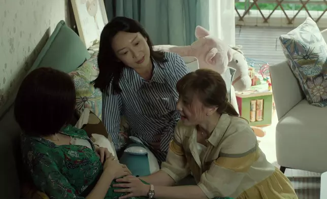 朱晨麗非常關心莊思敏的胎兒。