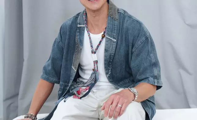 他坦言現實中亦曾壓力爆煲，回家呆坐梳化，更將太太當作「出氣袋」，更透露曾因情緒問題推掉TVB劇《張保仔》。