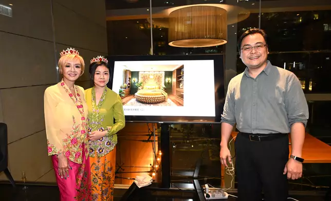 葉子楣（Amy）跳出舒適圈，與生意夥伴莊美娥於檳城世界文化遺產喬治市古蹟區投資酒店業，打造《檳城四大天凰酒店》系列，當中包括全球獨一無二的《榴槤酒店》。