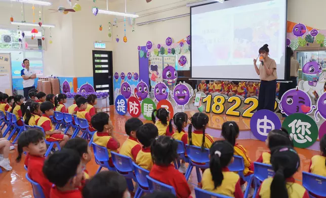 糖妹到幼稚園和小朋友互動。